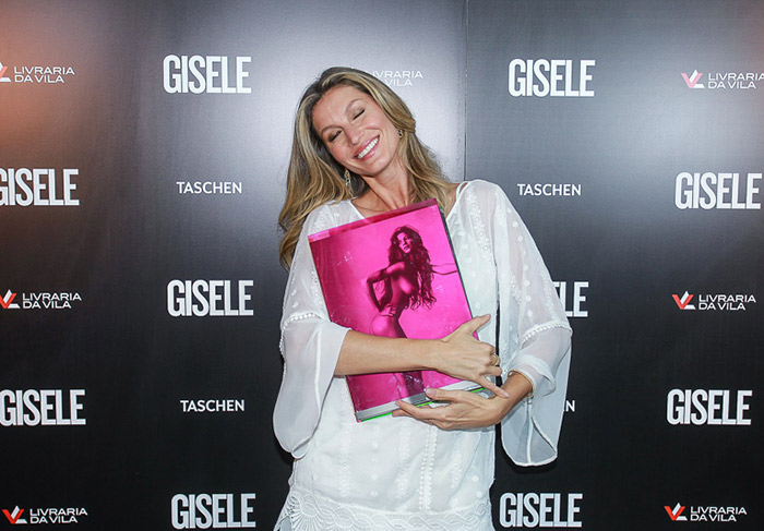 Gisele Bündchen faz sessão de autógrafos em São Paulo 