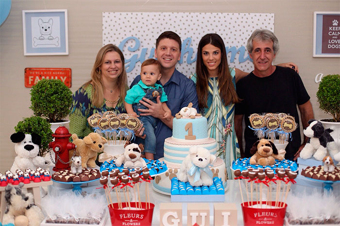 Daniel Zukerman realiza festa de um ano do filho