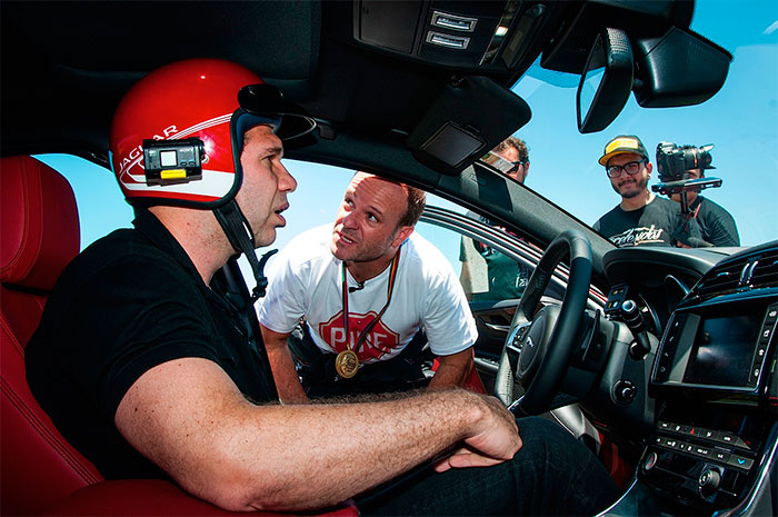 Marcelo Negrão tem aula de volante com Rubinho Barrichello