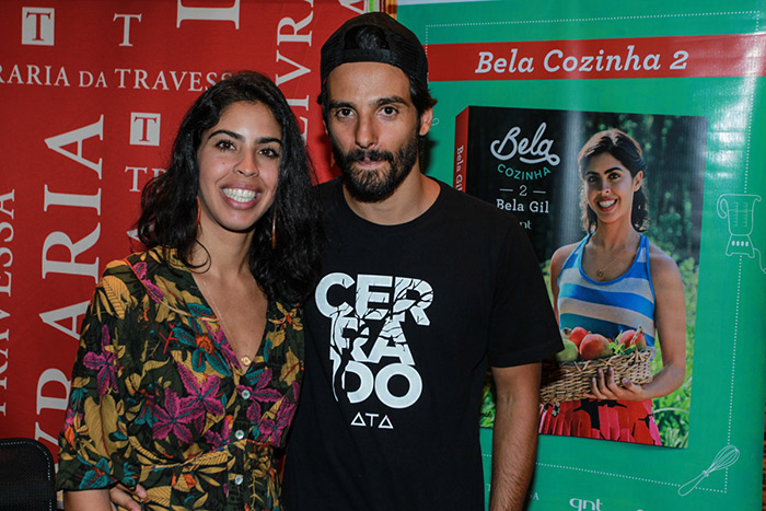 Bela Gil reúne amigos em lançamento de livro no Rio