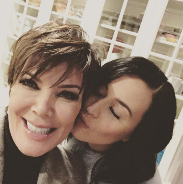 Katy Perry curte noitada com mãe de Kim Kardashian