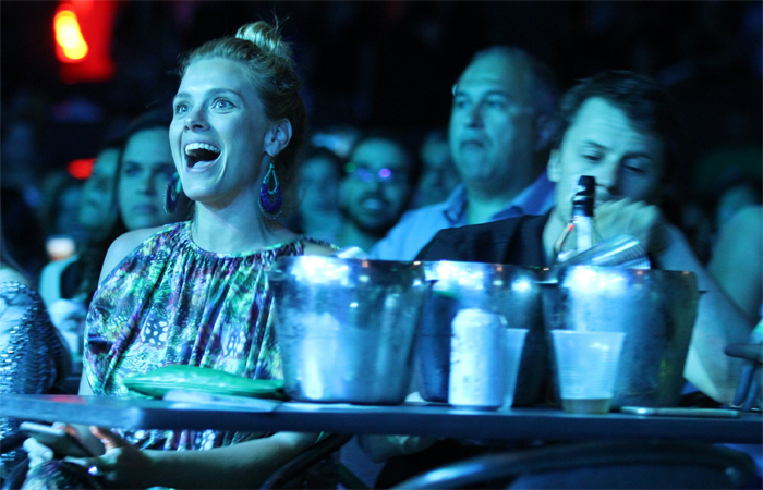 Carolina Dieckmann vai com o maridão em show de Lulu Santos