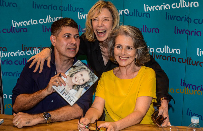 Irene Ravache recebe Marília Gabriela em lançamento de livro