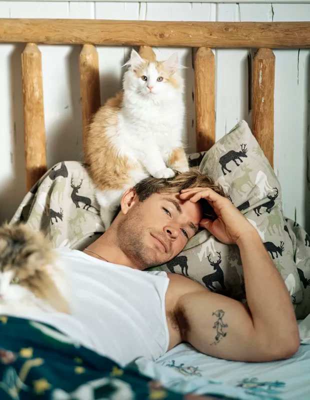 Chris Hemsworth mostra corpo musculoso em ensaio fotográfico