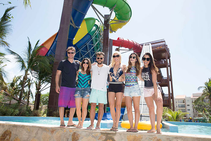 Cássio Reis, Fernanda Vasconcellos, Bruno Gagliasso, Flávia Alessandra, Giovanna Lancelotti e Anitta posaram juntos para fotos