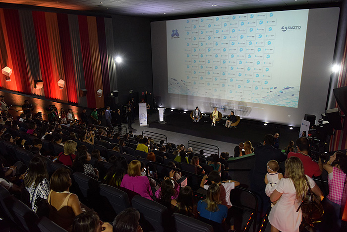 Xuxa durante a coletiva de imprensa