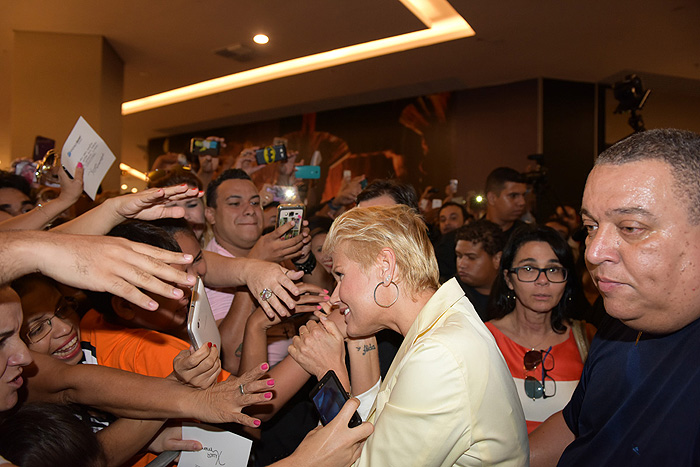 Xuxa esbanjou simpatia com os fãs