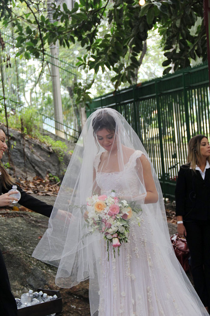 O vestido usado pela noiva é da grife Martu