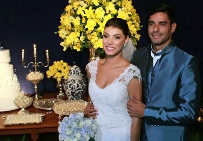 Os ex-BBBs Franciele Almeida e Diego Grossi se casaram em cerimônia realizada no Alto da Boa Vista, no Rio de Janeiro. Franciele usou um vestido todo rendado avaliado em R$ 12 mil, enquanto Diego apostou em um terno azul, combinando com os vestidos das madrinhas. 