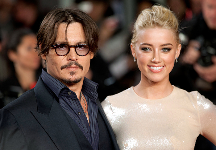 Johnny Depp e Amber Heard tiveram uma cerimônia longe dos fotos em uma ilha reservada do ator, localizada em Little Hall Pond Cay, nas Bahamas. 