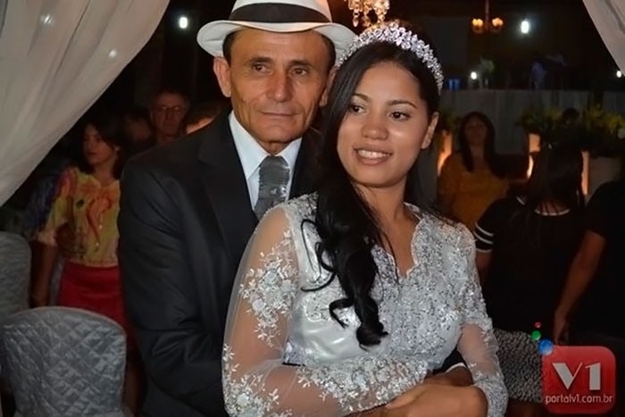 Stefhany Absoluta, de 24 anos, se casou com o empresário Roberto Cardoso, 50 anos, em outubro, na Fazenda Bom Jesus, em Valença do Piauí. A noiva surpreendeu ao chegar na cerimônia montada em um jumento e sair em um carrão de luxo.
