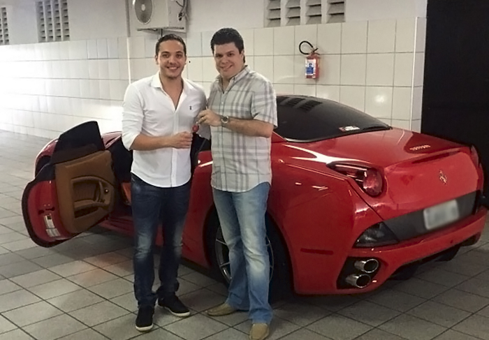 Wesley Safadão- O cantor lacrou e ostentou em 2015! Dono de inúmeros sucessos que emplacaram e que ficaram entre as mais tocadas, Wesley atingiu o cachê mais alto do ano que vai chegando ao fim. Safadão desbancou o Rei, Roberto Carlos, com o valor de R$ 500 mil por show