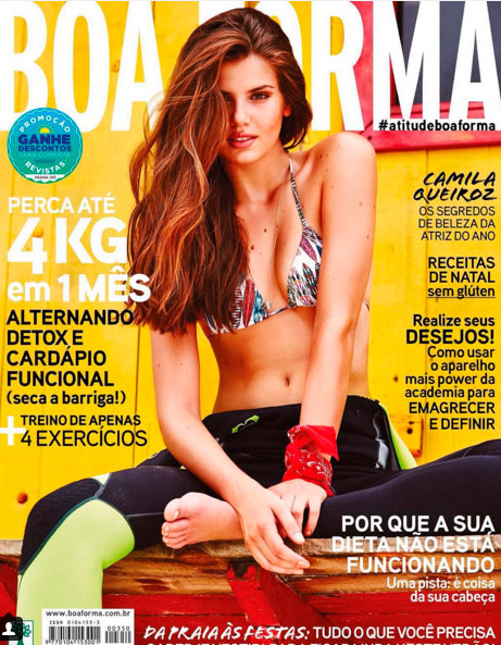 Camila Queiroz mostra toda sua boa forma em capa de revista