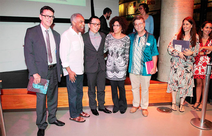  Leona Cavalli prestigia Gilberto Gil em lançamento de livro