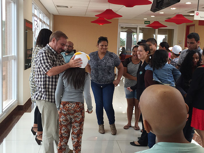 Gugu visita Hospital do Câncer de Barretos