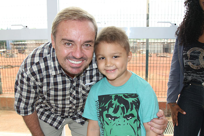 Gugu visita Hospital do Câncer de Barretos