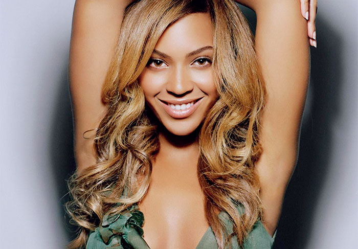 Beyoncé: A diva teve um problema bem sério com a compositora Jennifer Armour. Após lançar a canção Baby Boy, Jennifer acusou a mulher de Jay-Z de copiar letra e melodia de sua música Got a Little Bit of Love