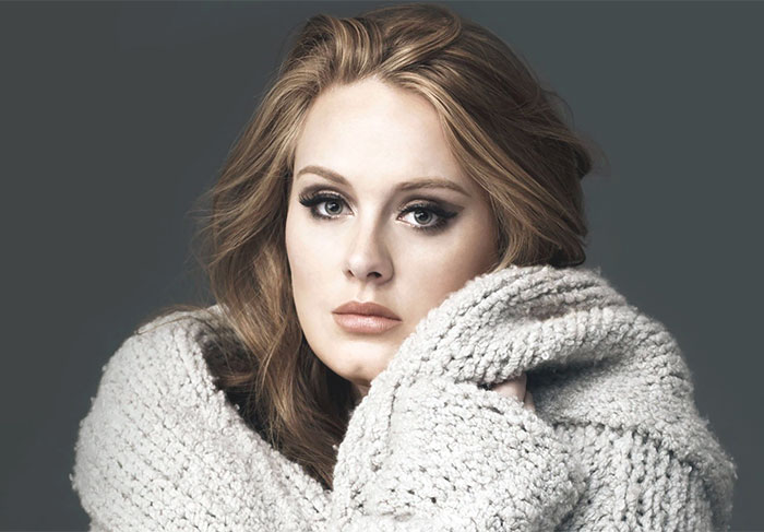 Adele: Assim como The Weekend, Adele também foi acusada de plágio na última semana. Os internautas começaram a acusá-la de plagiar a canção Acilara Tutunmak, de um cantor turco, chamado Ahmer Kaya que já morreu. Segundo os fãs, Milion Years Ago, do álbum 25 da cantora inglesa, é muito parecida com a que foi composta por Ahmet