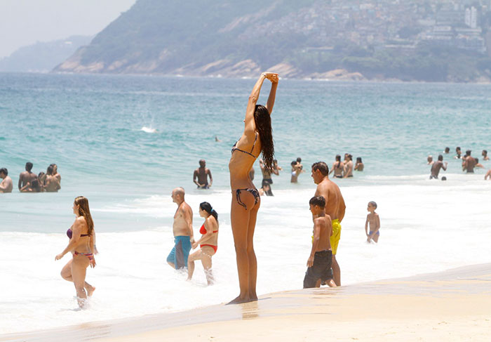 A top model na praia