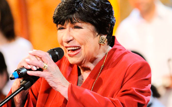 Inezita Barroso morreu em 8 de março, aos 90 anos. A apresentadora e cantora faleceu em decorrência de uma insuficiência respiratória aguda