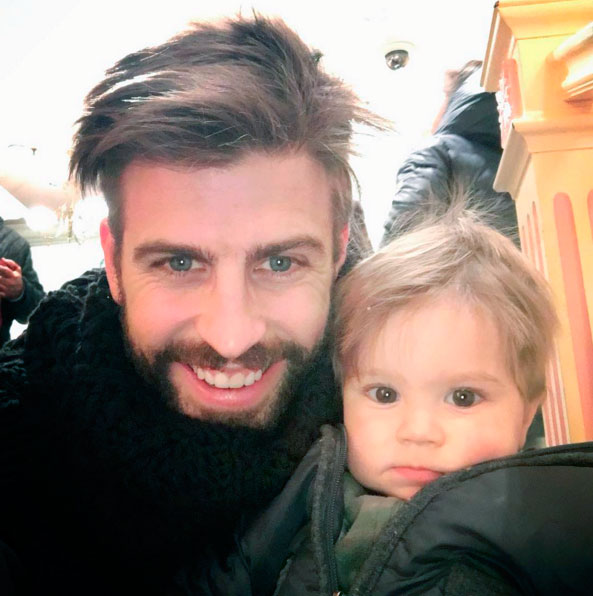 Gerard Piqué posa com caçula: 'Momento entre pai e filho'