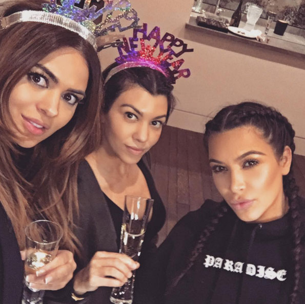  Kim Kardashian e Caitlyn Jenner comemoram o Ano-Novo juntas
