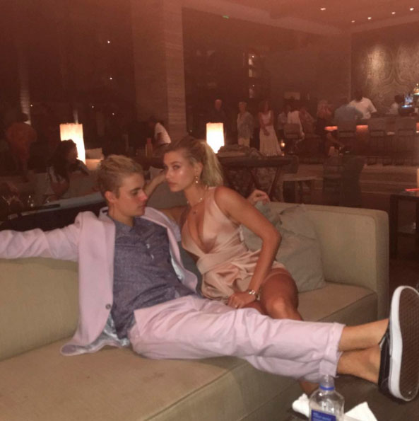 Assumiu? Justin Bieber posta foto beijando Hailey Baldwin