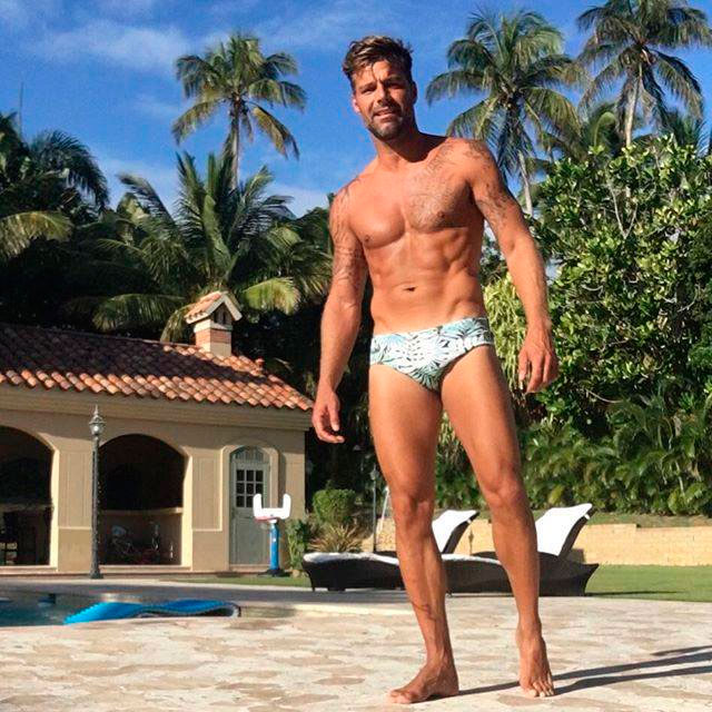 Ricky Martin leva fãs ao delírio com foto de sunga