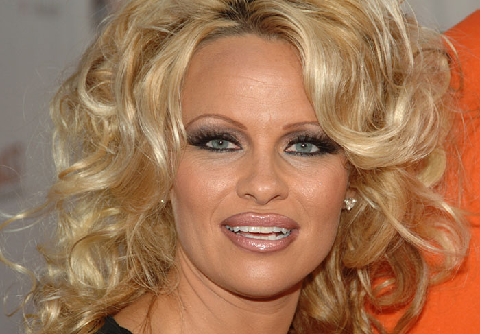 Pamela Anderson: Em 1995, uma sex tape da eterna Coelhinha da Playboy, com Tommy Lee, passou a circular na internet e bombou na web 