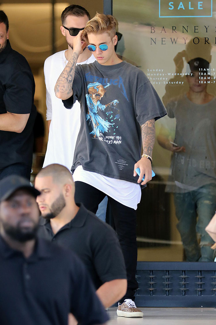 Com o Pastor, Justin Bieber circula por Los Angeles 