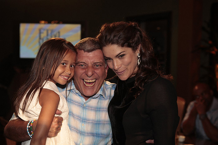 Jorge Fernando e Priscila Fantin com atriz-mirim