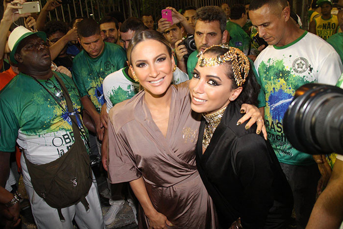 Anitta e Claudia Leitte brilham em ensaio na Sapucaí