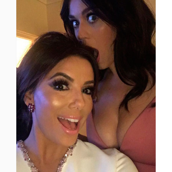 Eva Longoria posa com Katy Perry no Globo de Ouro. Veja!