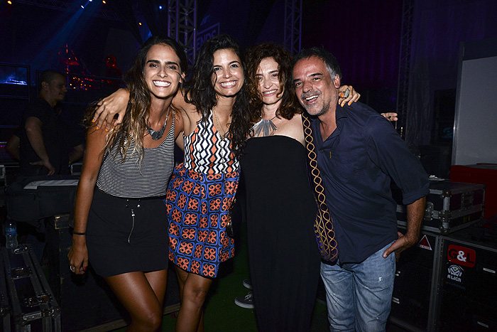 Emanuelle Araújo, Angelo Antônio e outros famosos curtiram o show