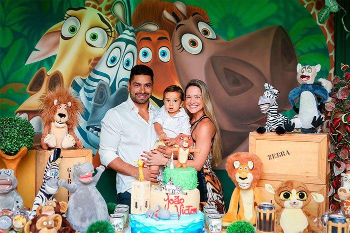 Ana De Biase comemora primeiro aniversário do filho