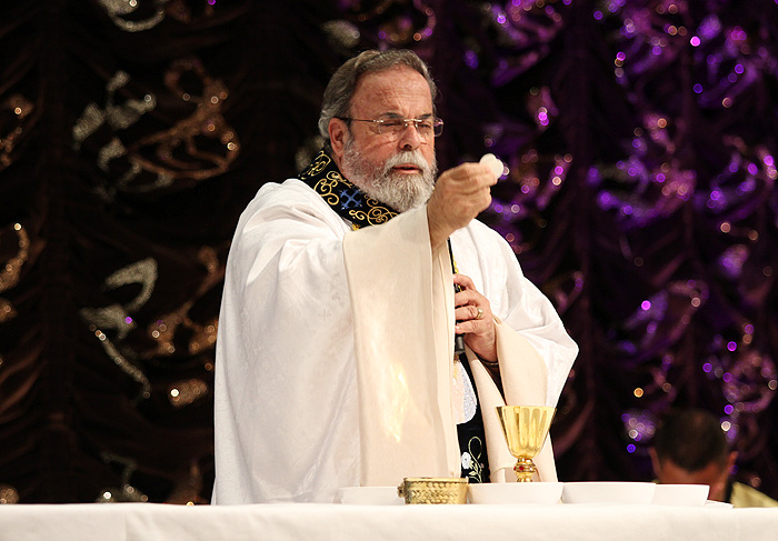 Veja as fotos da Missa do Padre Antônio Maria a no cruzeiro