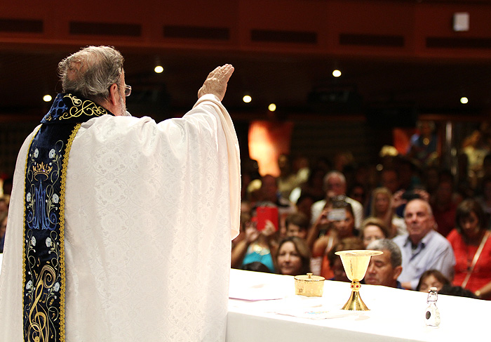 Veja as fotos da Missa do Padre Antônio Maria a no cruzeiro