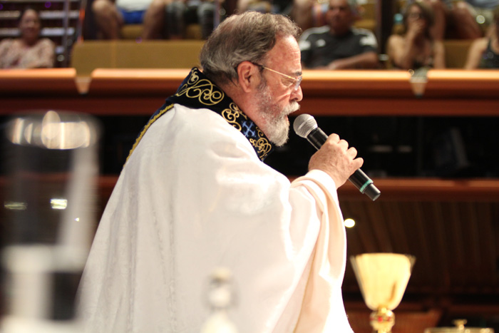 Pe. Antonio Maria fala de benção do Papa a presente do Rei