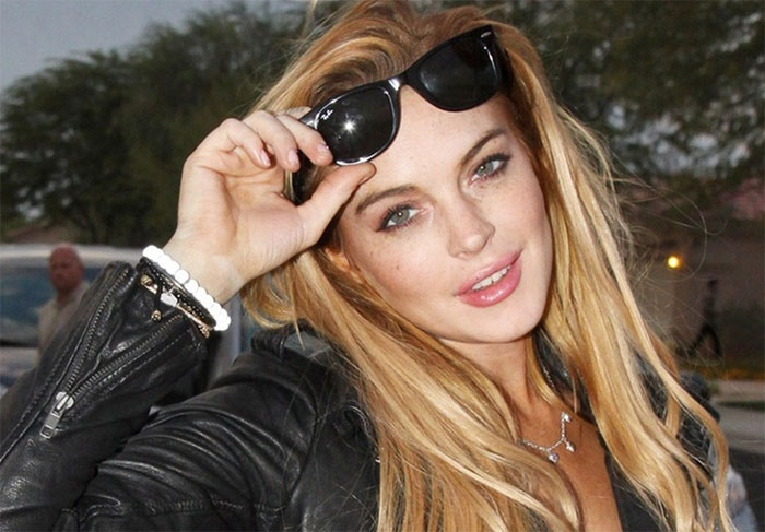 Lindsay Lohan: Sempre envolvida com confusão, ela já foi presa em 2005, 2007 e em 2010, por diversos motivos. Posse de drogas, acidentes de carro, dirigir embriagada..