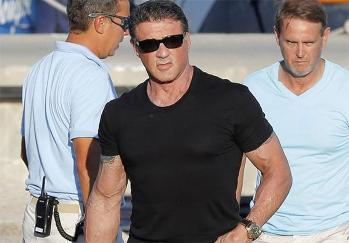 Sylvester Stallone: Ele parou atrás das grades na Austrália, após ser pego com substancias ilícitas, que alegou terem sido prescritas pelo médico