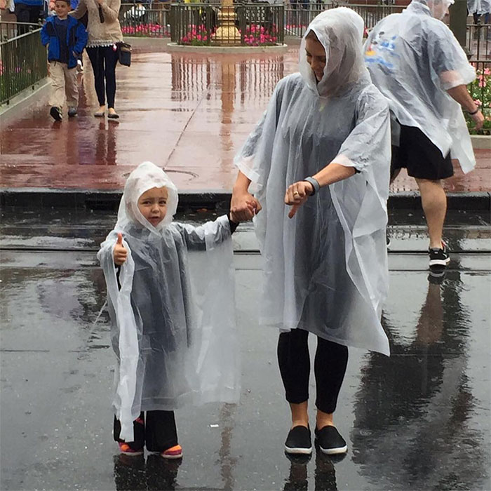 Brenda e Sheila Mello fazem graça na Disney