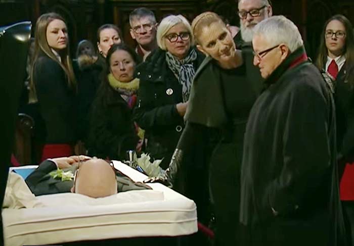 Chorando muito, Céline Dion se despede do marido em funeral 