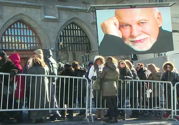 Chorando muito, Céline Dion se despede do marido em funeral 