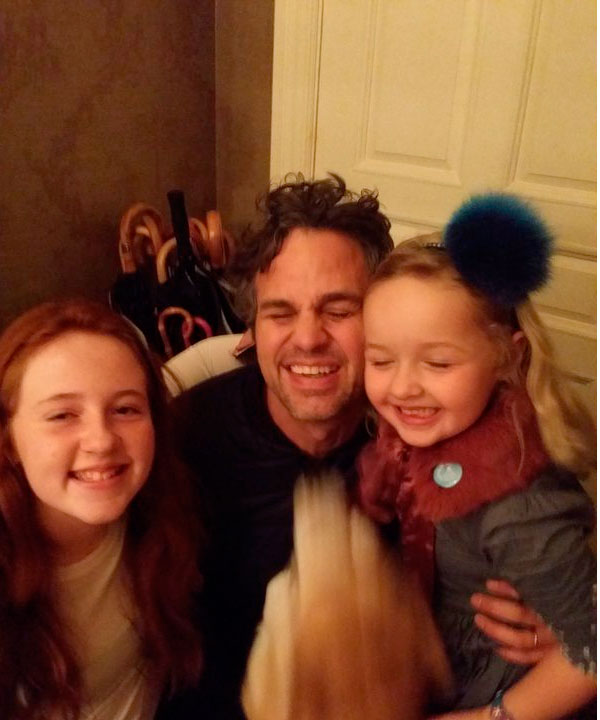 Mark Ruffalo perde celular durante tempestade de neve em NY 