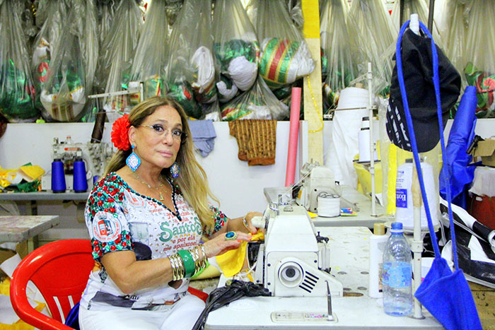 Susana Vieira visita o barracão da Grande Rio