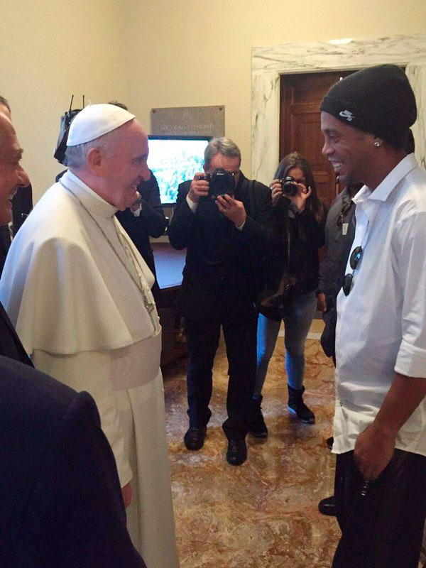 Ronaldinho Gaúcho encontra Papa Francisco