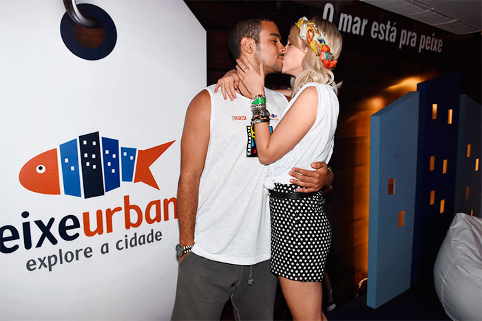BA: Sophia Abrahão e Sérgio Malheiros trocam beijos na folia