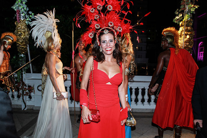 Famosos prestigiam Baile de Carnaval do Copacabana Palace