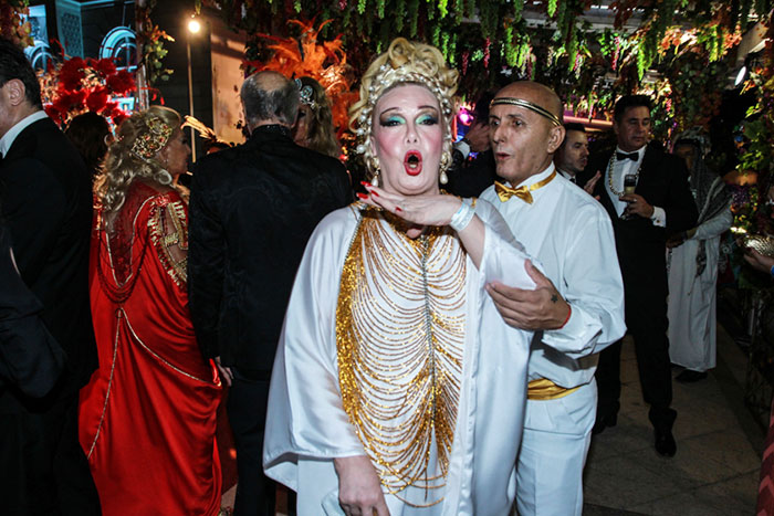 Famosos prestigiam Baile de Carnaval do Copacabana Palace