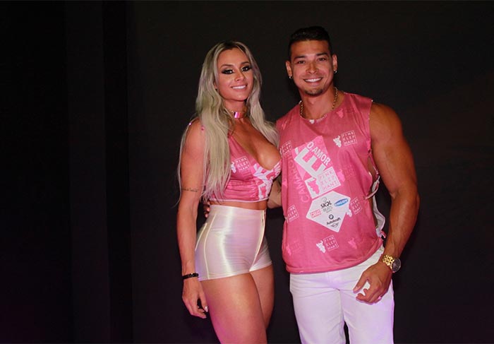 Juju Salimeni e o marido Felipe Franco no camarote É o Amor